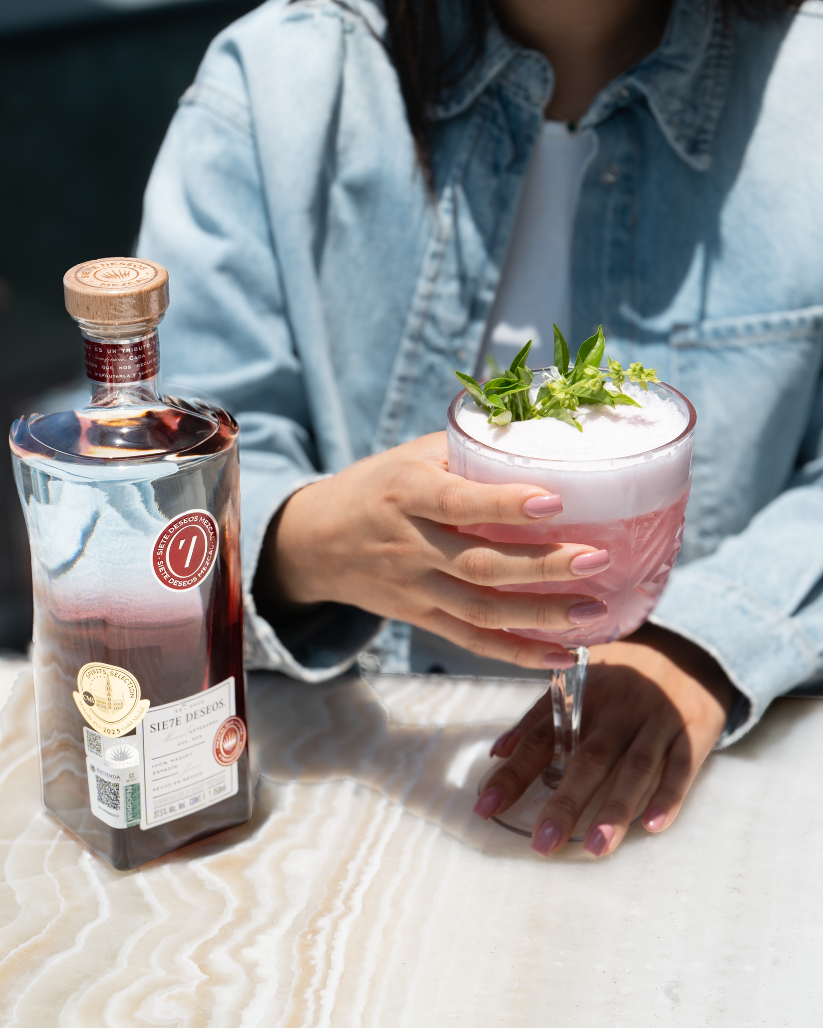 Raíces Rojas con Mezcal SIE7E DESEOS Espadín